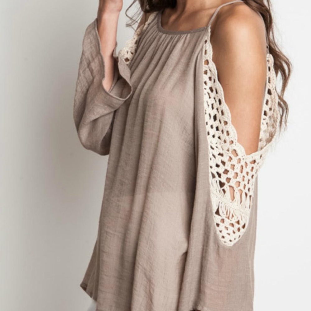 Umgee cold shoulder top